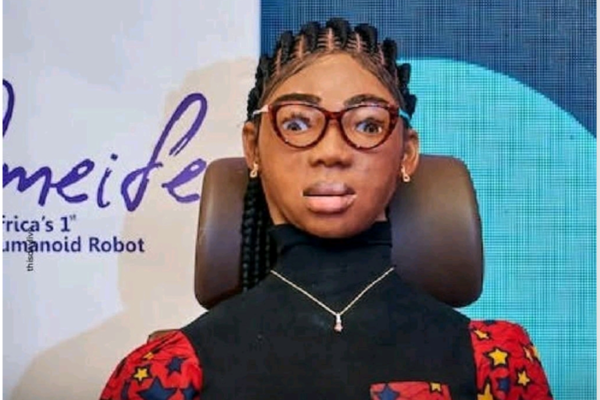 AFRIQUE : l’audace technologique prend forme, OmeiFe, le robot humanoïdepolyglotte qui redéfinit le futur